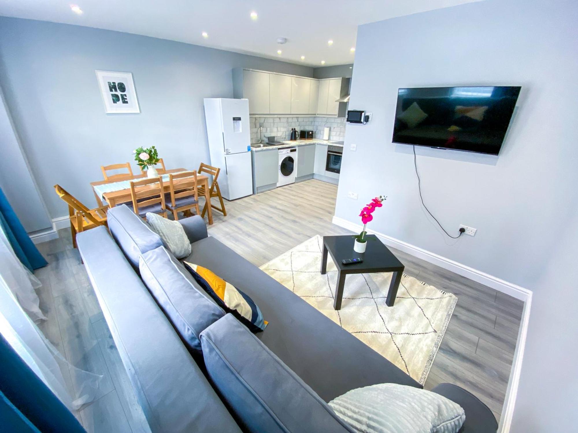 Modern 1-Bedroom Flat, 5 Guest, London - F2 Bagian luar foto