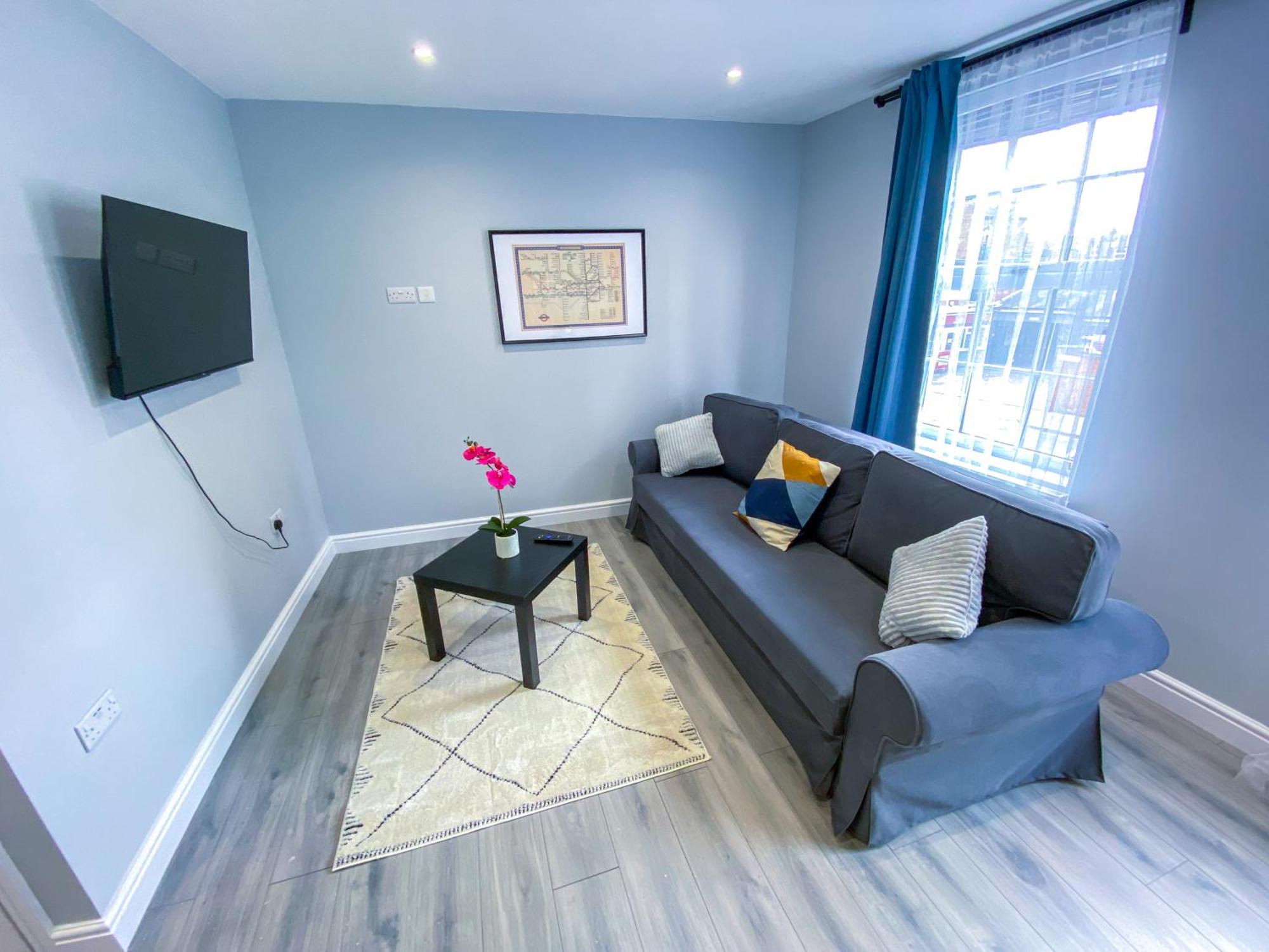 Modern 1-Bedroom Flat, 5 Guest, London - F2 Bagian luar foto