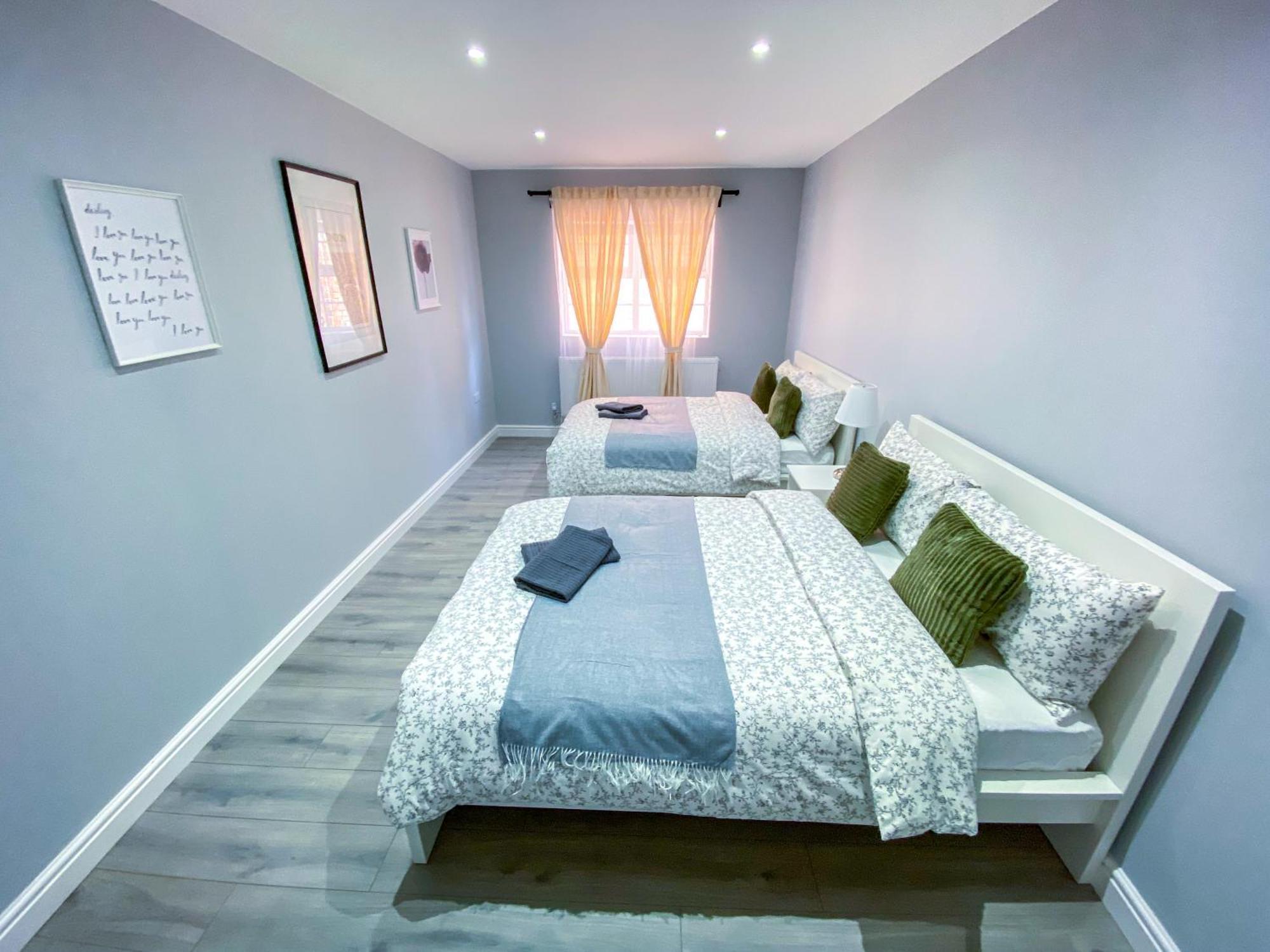 Modern 1-Bedroom Flat, 5 Guest, London - F2 Bagian luar foto